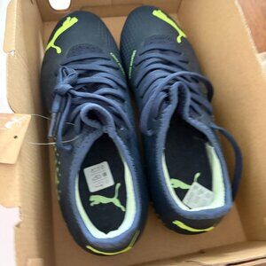 Puma Womens Soccer Cleats size 8